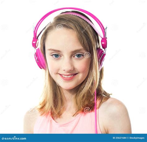 How To Approach A Girl Wearing Headphones