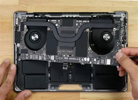 Apple Macbook Pro 14 Wideo Teardown Pokazuje Zmiany Dla Modelu M2 Pro