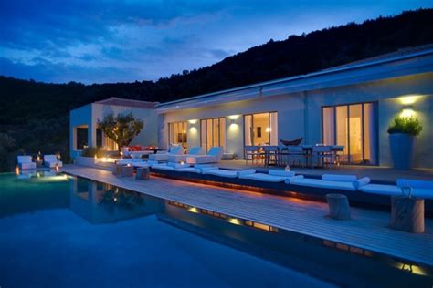 Four Breathtaking Greek Villas