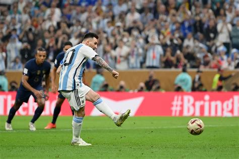 messi goal watch argentina captain score penalty against france in world cup final