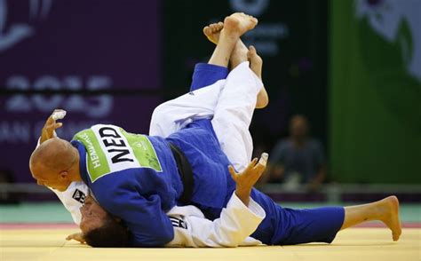 De tekst is beschikbaar onder de licentie creative commons naamsvermelding/gelijk delen, er kunnen aanvullende voorwaarden van toepassing zijn. Nederlands succes op EK judo - tweemaal goud en brons - NRC