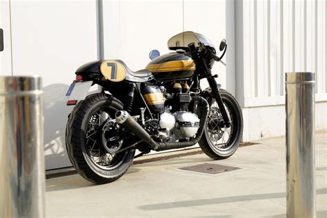 A Retrotastic Triumph Thruxton Custom By Tamarit Motorcycles