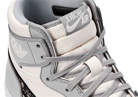 Featuring white and grey across the upper while 'air the nike swoosh is executed in dior oblique jacquard, a single motif simultaneously representing. Giày Nike Air Jordan 1 Retro High Dior siêu cấp - Shop ...