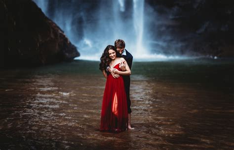 Striking Waterfall Engagement Session At Toccoa Falls Georgia Larrissa And Richard Wandering