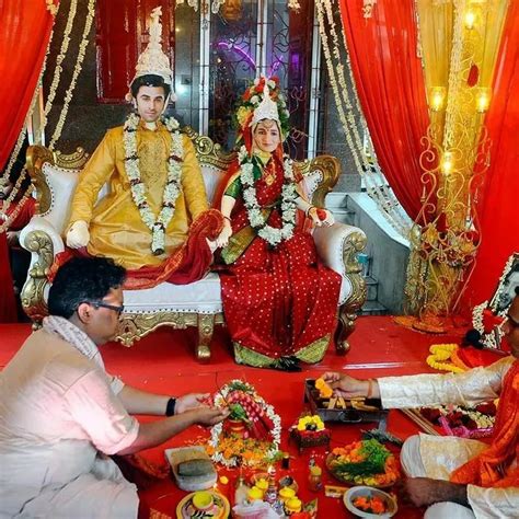 पंजाबी शादी के बाद रणबीर कपूर और आलिया भट्ट की हुई बंगाली शादी वायरल हुई ये तस्वीरे E24 Bollywood