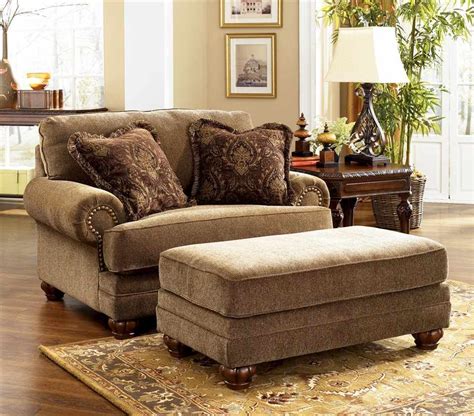 This pairing not only provides the opportunity to stretch out in comfort but also provides an additional feature—precious storage space the inspiration chair by american leather is very sleek and angular and is equipped with metal legs. Chair and A Half and Ottoman Set in | Poltronas sala de ...