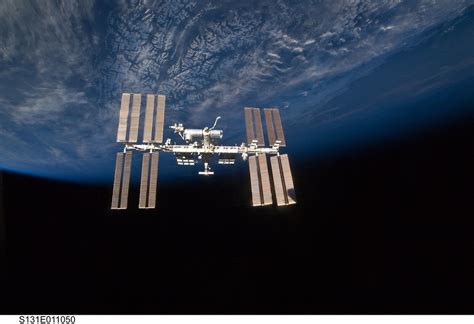 Earth And International Space Station Nasa 041710 Flickr