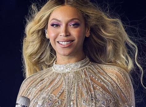 Beyoncé Shows Off Her Toned Legs In Two Dazzling Rock Covered Looks While On Tour