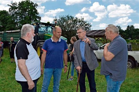 Bad Salzungen Ernte M Hdrescher Stehen In Den Startl Chern Bad