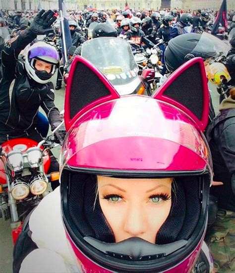 There are small ears, large ears, straight ears, as well as folded ears, and there are helmets are designed exactly like the shape and sizes of cat ears. Cat Ear Motorcycle Helmets