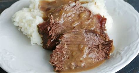Dit slow cooker stoofvlees is gemaakt met slechts vijf ingrediënten plus water! 10 Best Crock Pot Roast Beef with Onion Soup Mix Recipes | Yummly