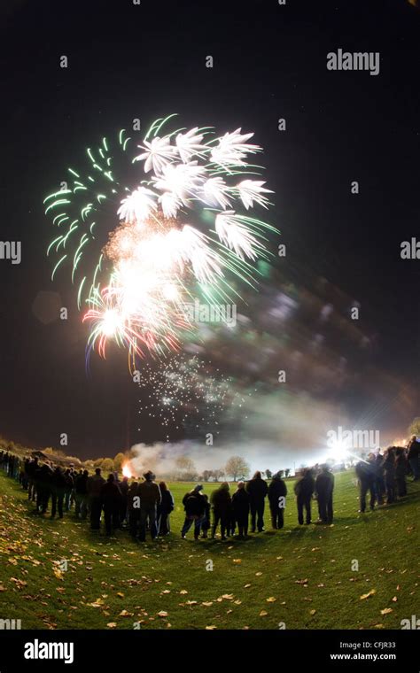 Bonfire Fireworks Crowd Uk Hi Res Stock Photography And Images Alamy