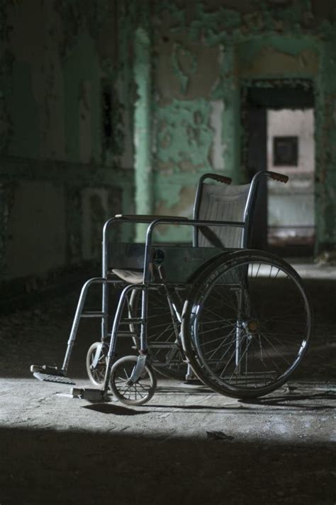 30 Photos Of Abandoned Hospitals Thatll Send Chills Down Your Spine