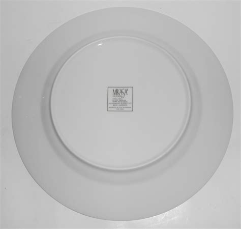 Mikasa Fine China M5101 Currents Dinner Plate