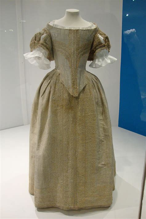 English Court Dress Ca 1660s Silver Tissue Fashion Museum Bath