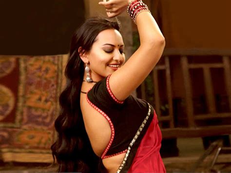Sonakshi Sinha Spicy Dance Still Photo Actresshdwallpapers