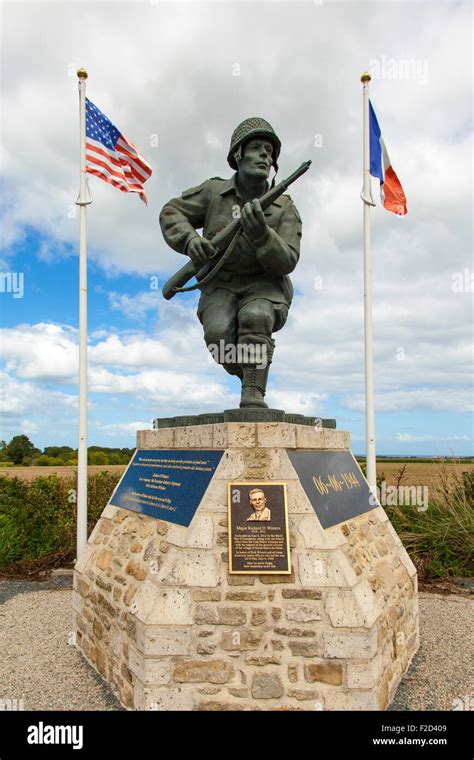 statue of maj richard winters who led paratroopers from company e 2nd battalion 506th