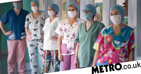 Nurses Wear Jazzy Scrubs Made From Donated Bedding Metro News