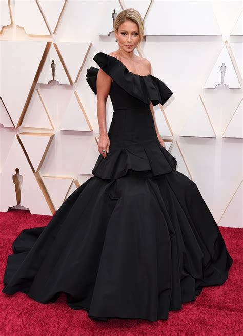 Kelly Ripa Oscars 2020 Red Carpet • Celebmafia