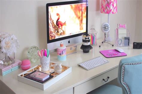 Find Out How To Have A Chic And Girly Space With These Desk