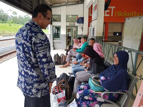 Sejarah mbah rubi klampok brebes makam mbah rubi brebes silsilah mbah rubi brebes sejarah mbah rubi klampok brebes. Tingkatkan Pelayanan, Dirut PT KAI Sapa Penumpang di ...