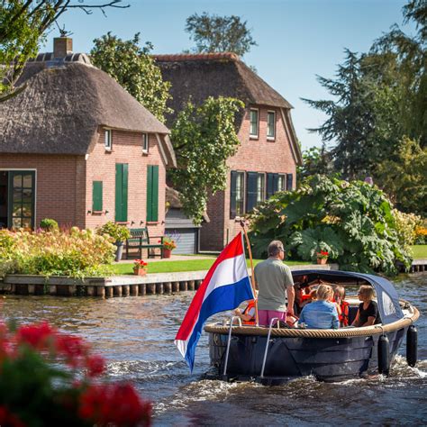 Meet Giethoorn A Village In The Netherlands Without Roads Or Cars