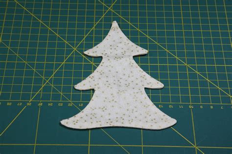 Entdecken sie einige der überlieferten traditionen. Nähanleitung für einen bestickten Tannenbaum aus Walk