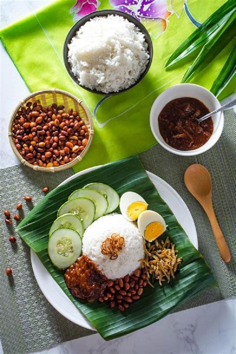 This is the best and most authentic nasi lemak bungkus, malaysia's most popular breakfast now with sambal udang (prawn sambal). 7 Typical Malaysian Breakfasts To Try When You're In ...
