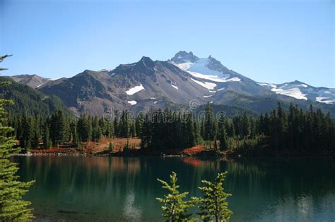 1423 Mountain Oregon Red Stock Photos Free And Royalty Free Stock