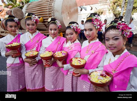 Thailand Chiang Mai Chiang Mai Flower Festival Portrait Of Girls In Traditional Thai Costume