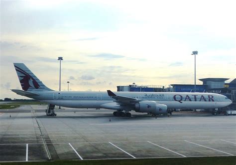 Kuala lumpur intl (kul) airport guide: A7-AGC, Airbus A 340-642, Qatar Airways, Kuala Lumpur ...