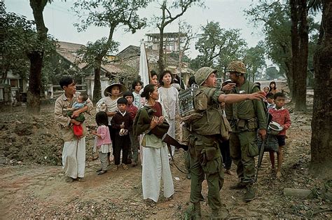 Vietnam War Hue 1968 Civilians With Marines During Battle Of Hue Photo By Kyoichi Sawada