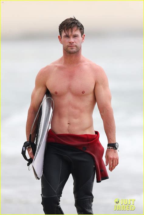 Thor Chris Hemsworth Khoe Body đẹp Xuất Sắc Như Một Vị Thần Khóa Môi Bà Xã Cũng Cực Nóng Bỏng