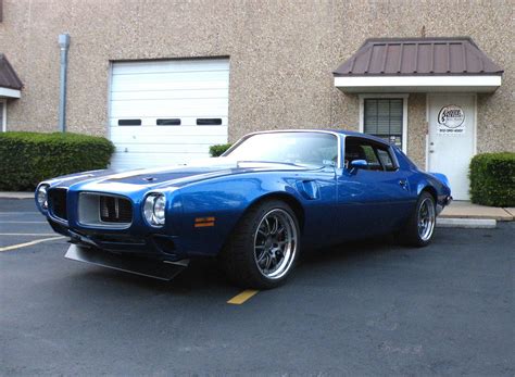 18 дюймов ↔ 45,72 см. Bryan's '72 Trans Am was built by Griffith Metal Shaping ...