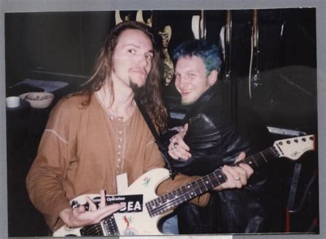 Layne staley didn't back down after being pelted with objects by slayer fans at the clash of the titans tour. Layne Staley & fan in Hungary | Layne staley, Layne staley ...