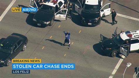 robbery suspects surrender to police following brief chase abc7 los angeles