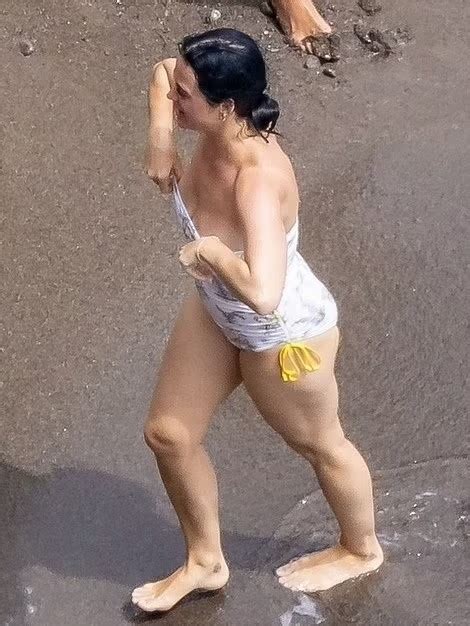 Katy Perry In Swimsuit By Paparazzi In Positano 9 Photos The Fappening