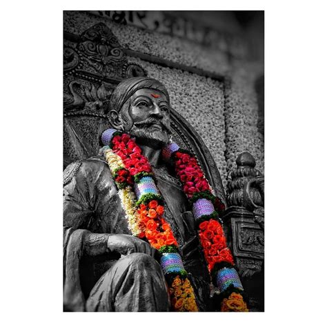 भारतवर्ष के सबसे वीर योद्धाओं में शिवाजी महाराज का नाम सबसे पहले लिया जाता है| मराठा सरदार शिवाजी की माँ जीजाबाई ने veer shivaji images hd for desktop. Image may contain: one or more people | Download wallpaper ...