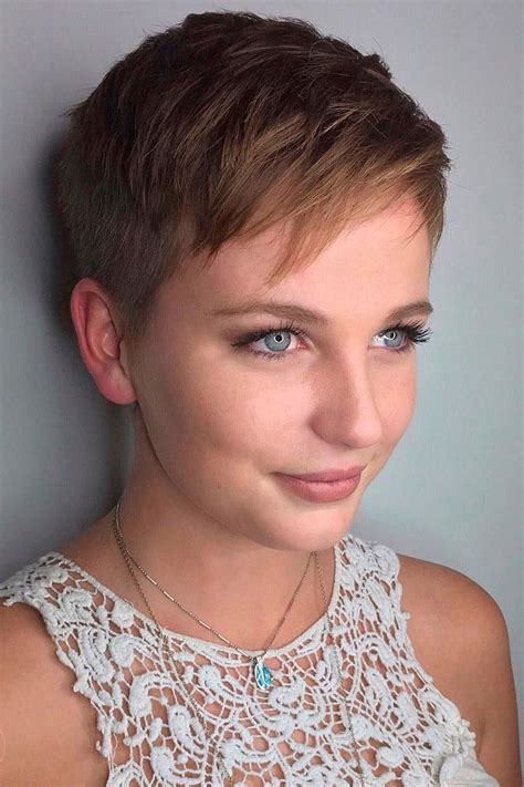 30 Best Short Hairstyles For Round Faces To Emphasize Your Beauty In