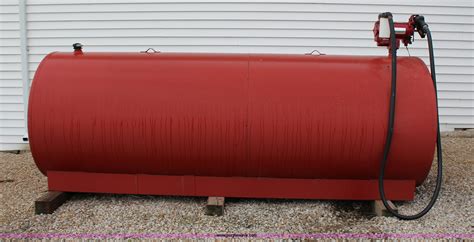 1000 Gallon Fuel Tank With Gauge Item Aj9622 Selling At Sold May 8