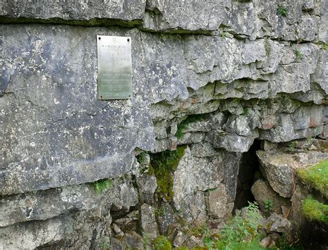 Mossdale Memorial Plaque Plaque Close To Cave Entrance Flickr