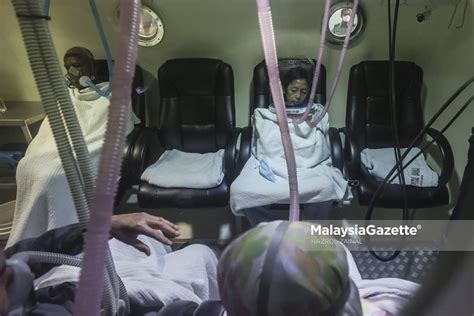 Hishammuddin Kj Buat Lawatan Ke Hospital Angkatan Tentera Tuanku Mizan