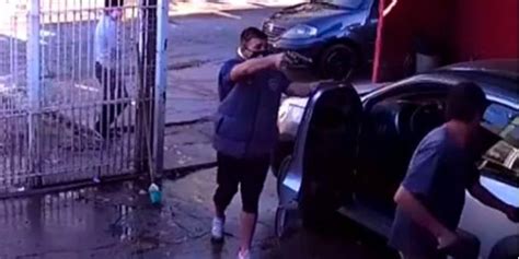 impactante video ladrón entró a un lavadero de autos y asesinó a un joven trabajador delante de