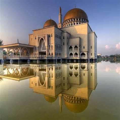 Der abstand zwischen der moschee und mekka ist 8673,44 km nordwestlich. Masjid As-Salam, Puchong | Mosque architecture, Mosque ...
