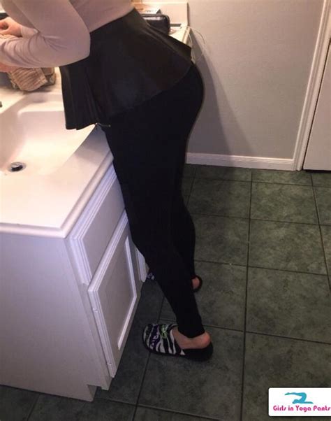 A Fans Wife And Mother Of Four Showing Off Her Booty 5