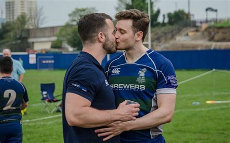 Rugby Player Simon Dunn Shares A Kiss In Defiance Of Israel Folaus Anti Gay Views