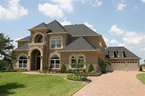 Stone And Stucco Makes For Such A Pretty House Facade House Stucco