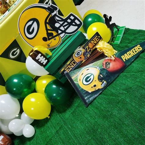Timesfour also hosts forums for the other major wisconsin sports teams, including the brewers, badgers, and the domain name timesfour.com wasn't originally intended to be a packers fan site. Green Bay Packers Birthday Decorations | Green bay packers ...