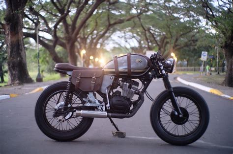 Sym wolf classiccustom matte black paint job with modified pipecafe racer. SYM Wolf 125 độ phong cách Cafe racer của biker Philippines