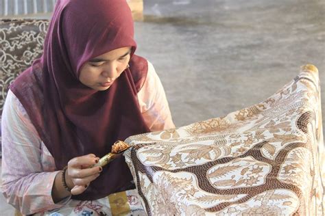 √ Mengungkap Sejarah Batik Trusmi Cirebon Perlu Piknik